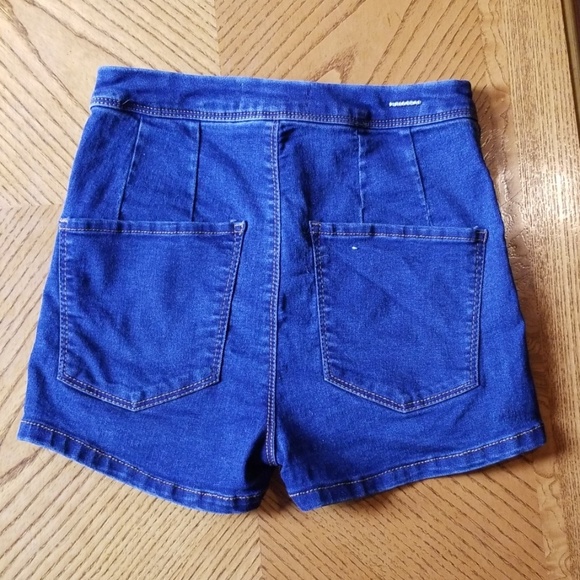 LIKE NEW High Waisted Jean shorts - Picture 4 of 6